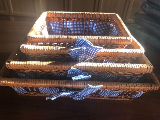 4 bonitas cestas de mimbre forradas