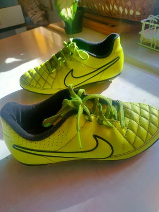 Botas de futbol Nike Tiempo Talla 35