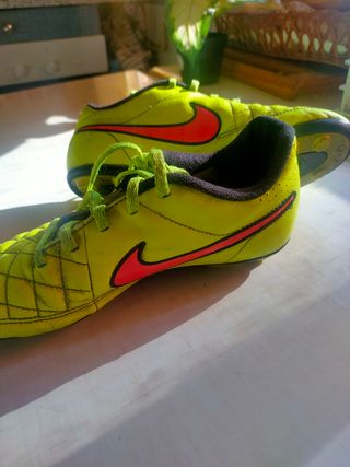 Botas de futbol Nike Tiempo Talla 35