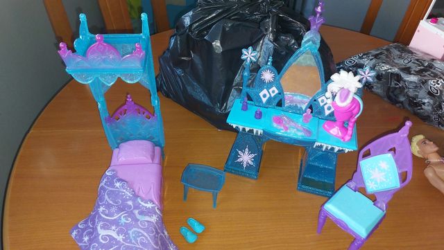 Set para barbie frouzen.