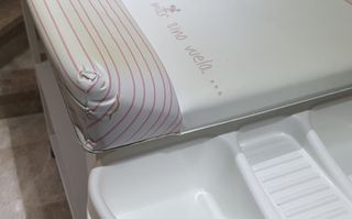 Bañera cambiador con estantes ratita rosa