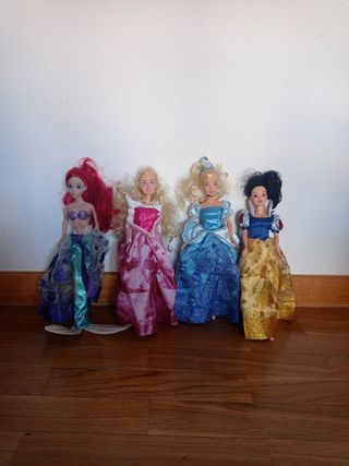 4 Barbies Disney