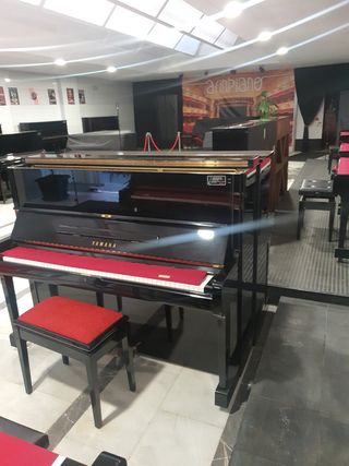 Piano YAMAHA U1A