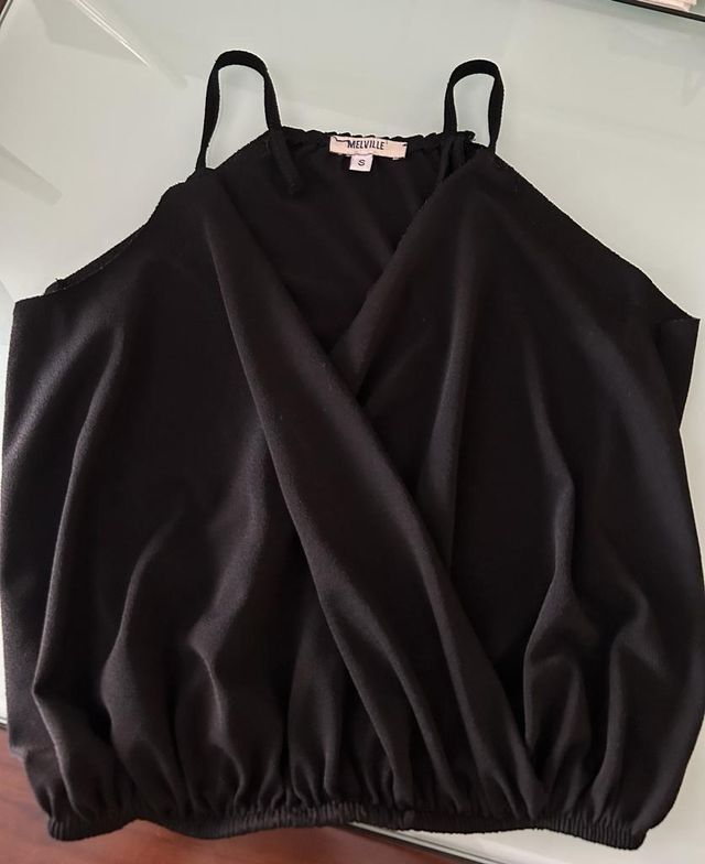 Top T.S negro de Brandy Melville