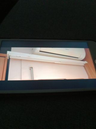 Estores con accesorios incluidos.