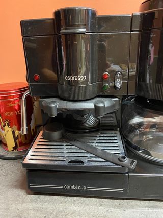 Cafetera expresso y para 12 comensales