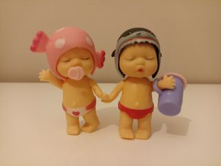 Parejita bebés con accesorios