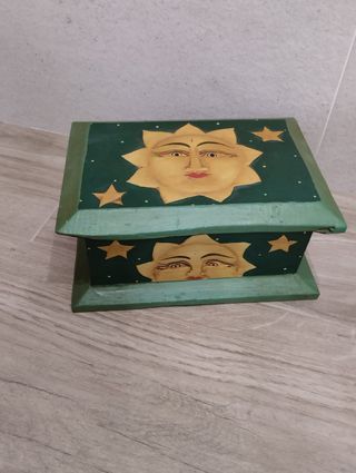 Caja joyero de madera