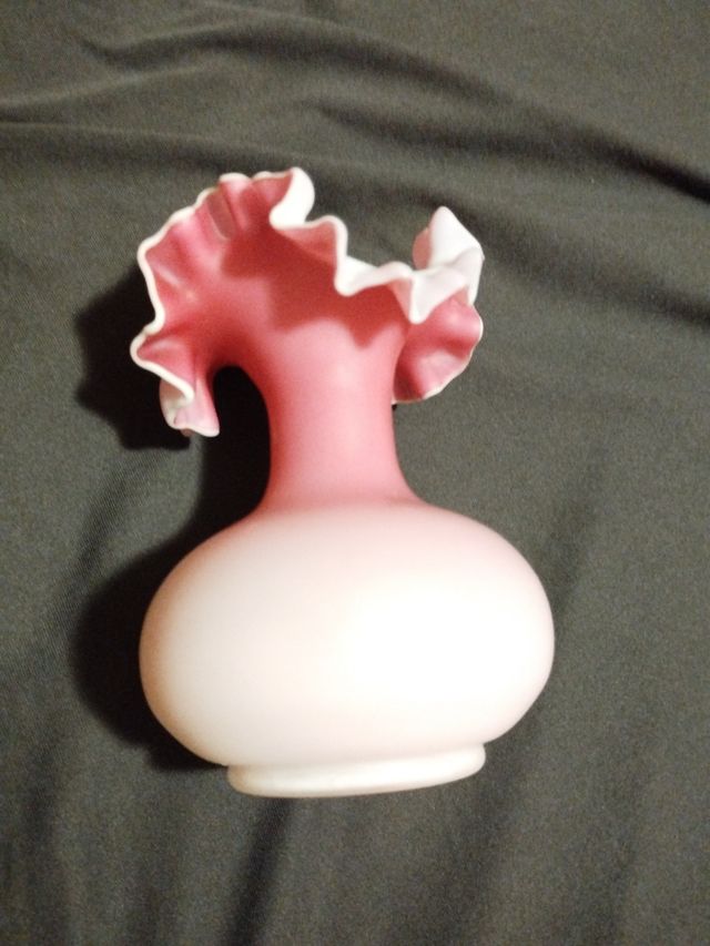 Antiguo jarrón opalina rosa