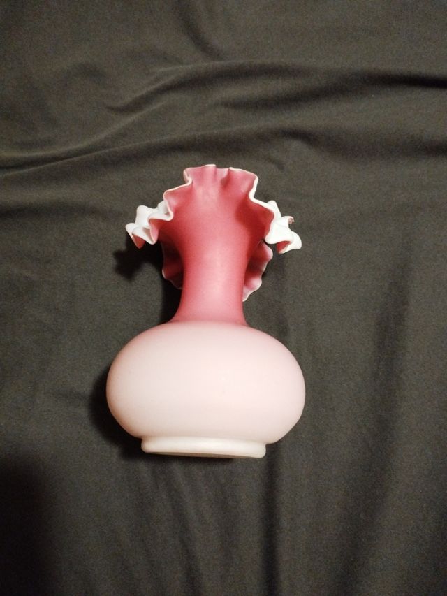 Antiguo jarrón opalina rosa