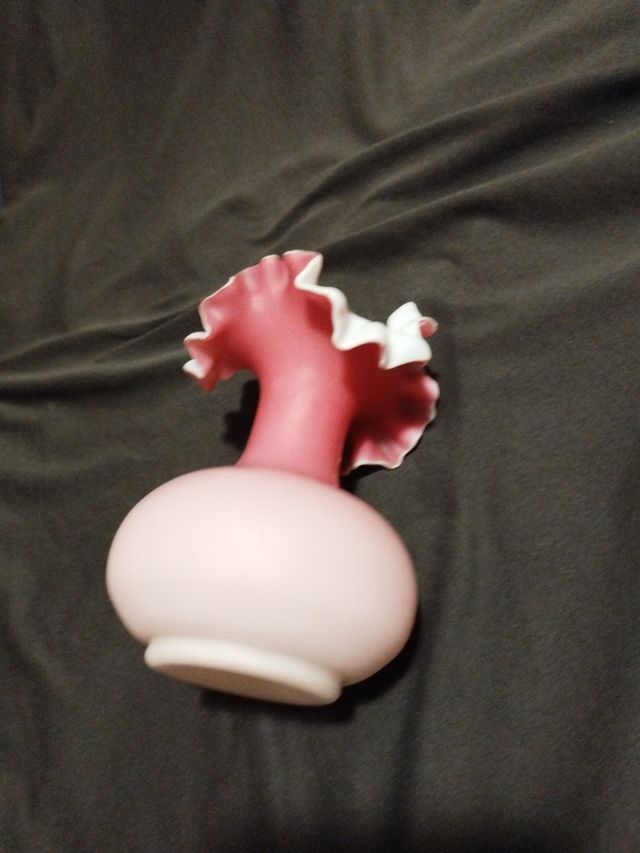 Antiguo jarrón opalina rosa