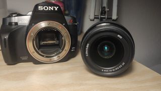 Camara Reflex dslr Sony Alpha 330 con objetivo.