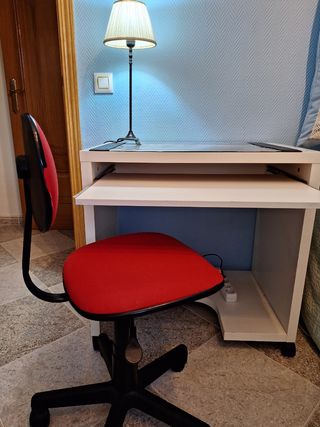 CONJUNTO DE ESCRITORIO, SILLA Y TAPETE