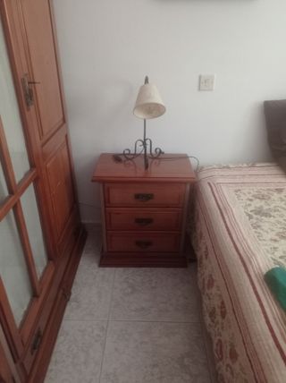 Espejo dormitorio color cerezo.