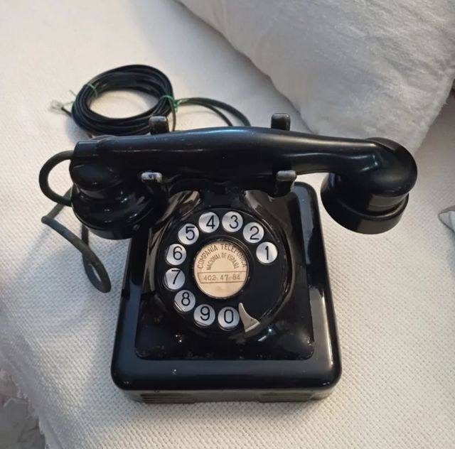 Telefono antiguo de metal baquelita