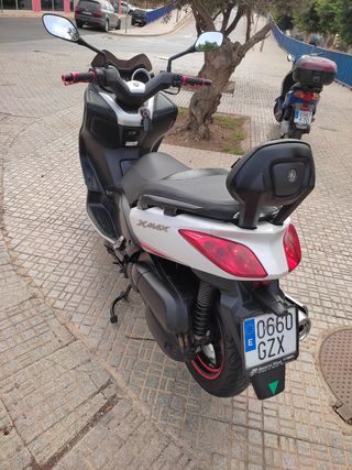 se vende moto Yamaha xmax 125