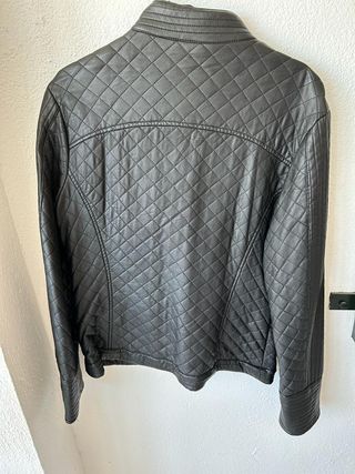 Cazadora polipiel negra. Talla 48