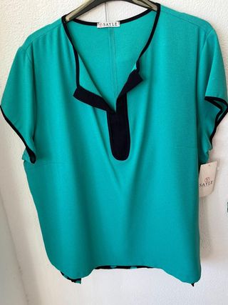 Conjunto blusa y falda lunares.  Talla 52