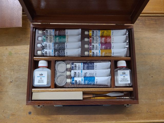 Maletín con pinturas acrílico al agua