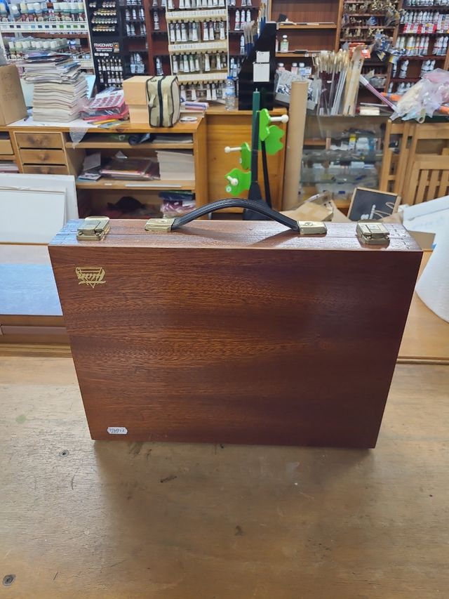 Maletín con pinturas acrílico al agua