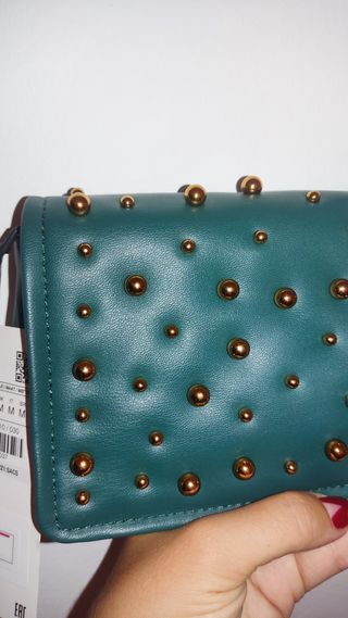 Bolso tachuelas Zara