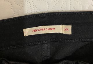 Pantalón negro Levi's talla 25