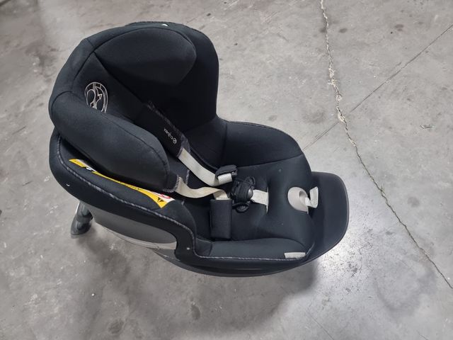 Silla de coche para bebé marca "Cybex"