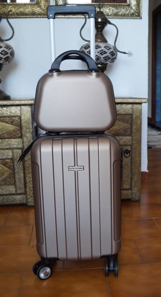 3 Maletas Nuevas 100€ + Neceser Champan