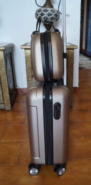 3 Maletas Nuevas 100€ + Neceser Champan