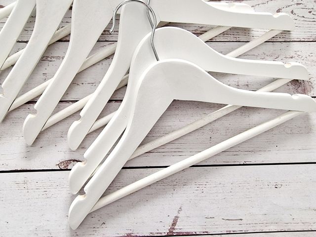 Lote 13 perchas madera