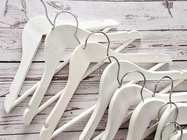 Lote 13 perchas madera