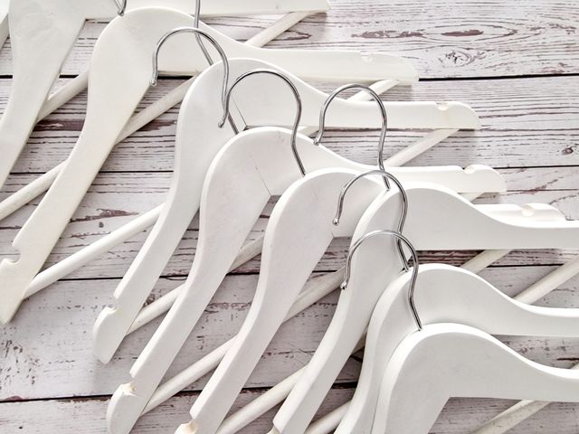 Lote 13 perchas madera