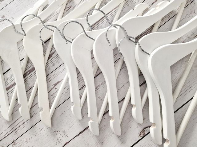 Lote 13 perchas madera