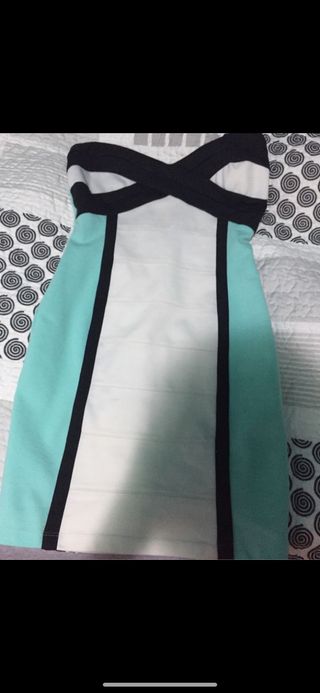 Pack 8 vestidos negros y una falda 