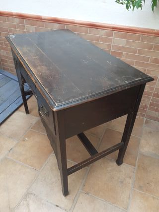 Precioso escritorio antiguo, buen estado.