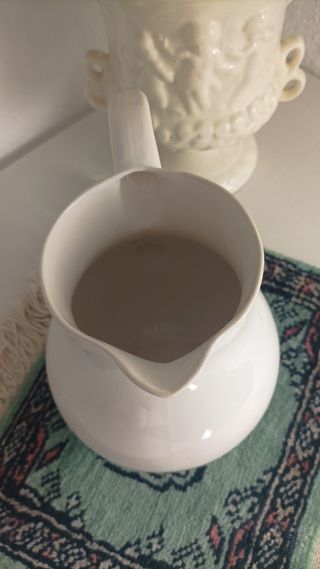 Jarra de barro blanco