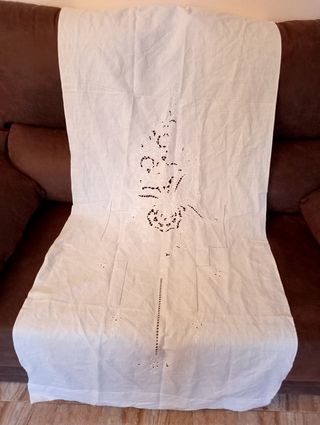 Toalla o cortina bordada a mano