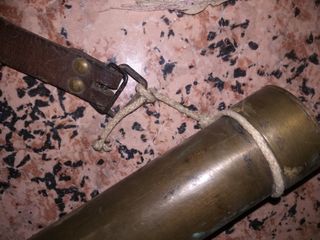 Antiguo catalejo militar o mira de latón