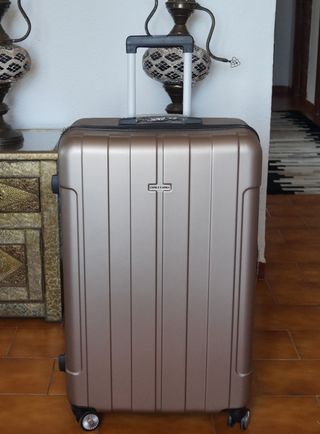 ¡Solo hacemos envios! 3 maletas rígidas 85€ Nuevas