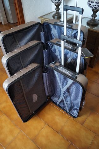 ¡Solo hacemos envios! 3 maletas rígidas 85€ Nuevas