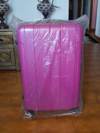 ¡Solo hacemos envios! 3 maletas rígidas 85€ Nuevas