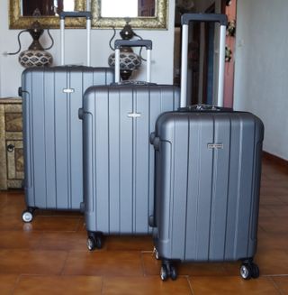 ¡Solo hacemos envios! 3 maletas rígidas 85€ Nuevas