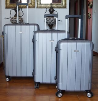 ¡Solo hacemos envios! 3 maletas rígidas 85€ Nuevas