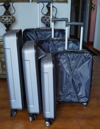 ¡Solo hacemos envios! 3 maletas rígidas 85€ Nuevas