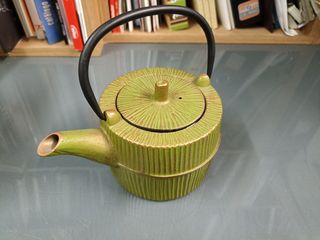 Tetera de hierro fundido con filtro