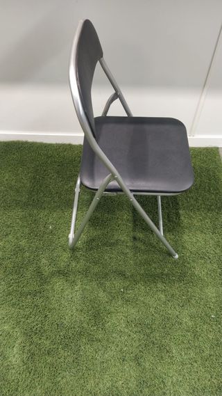 Silla plegable acolchada color negro