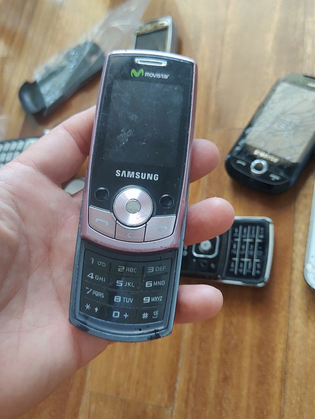 Vecchi telefoni cellulari