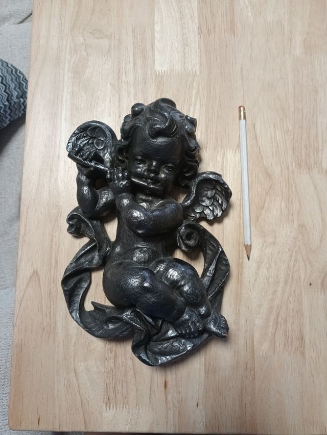 Figura decorativa color gris plata