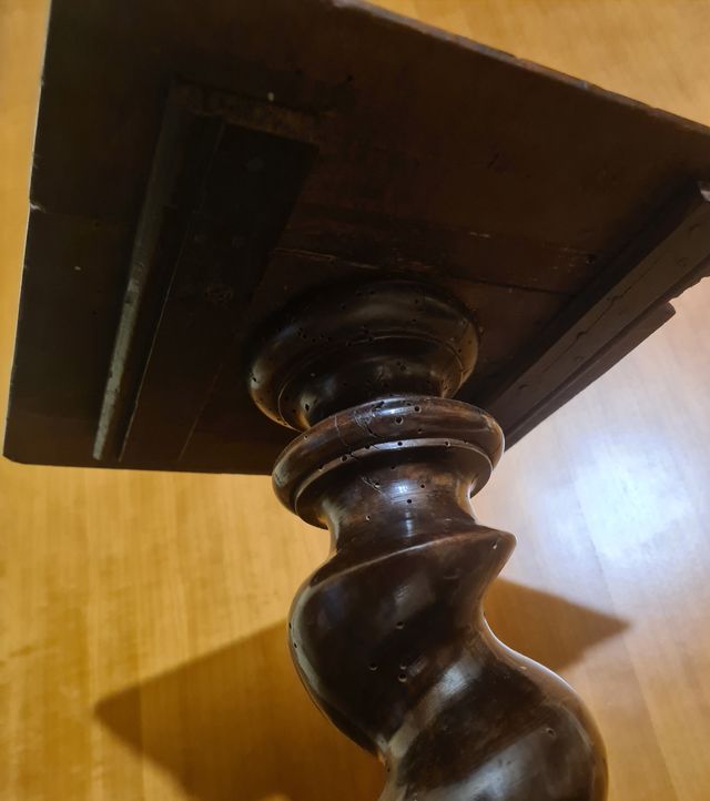 Leggio/tavolo con piedistallo/colonna ritorta