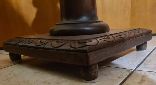 Leggio/tavolo con piedistallo/colonna ritorta